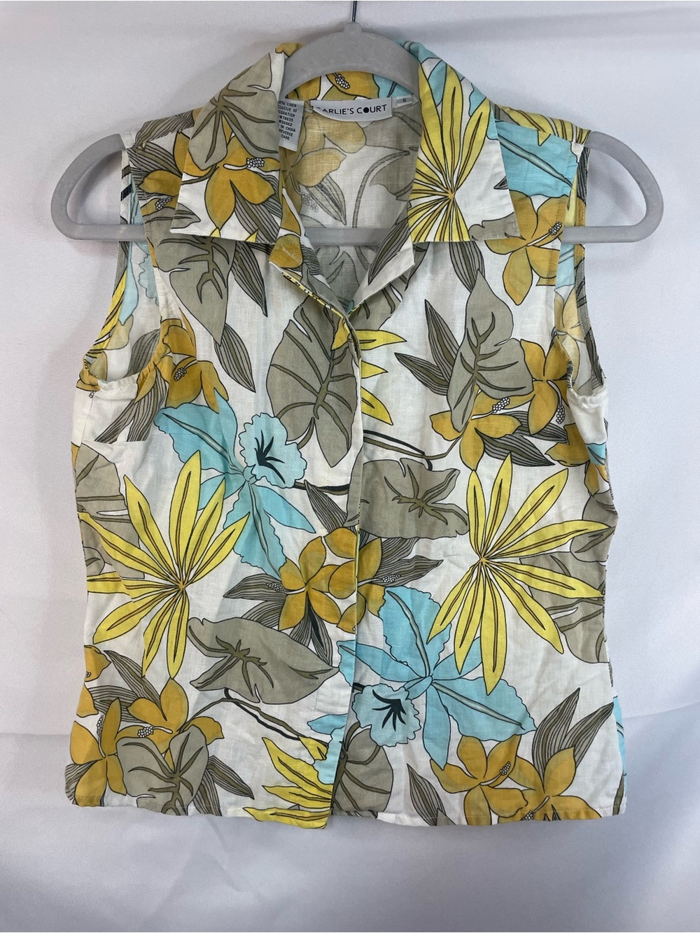 Carlies Court 100% linen sleeveless blouse in a beautiful summer print.